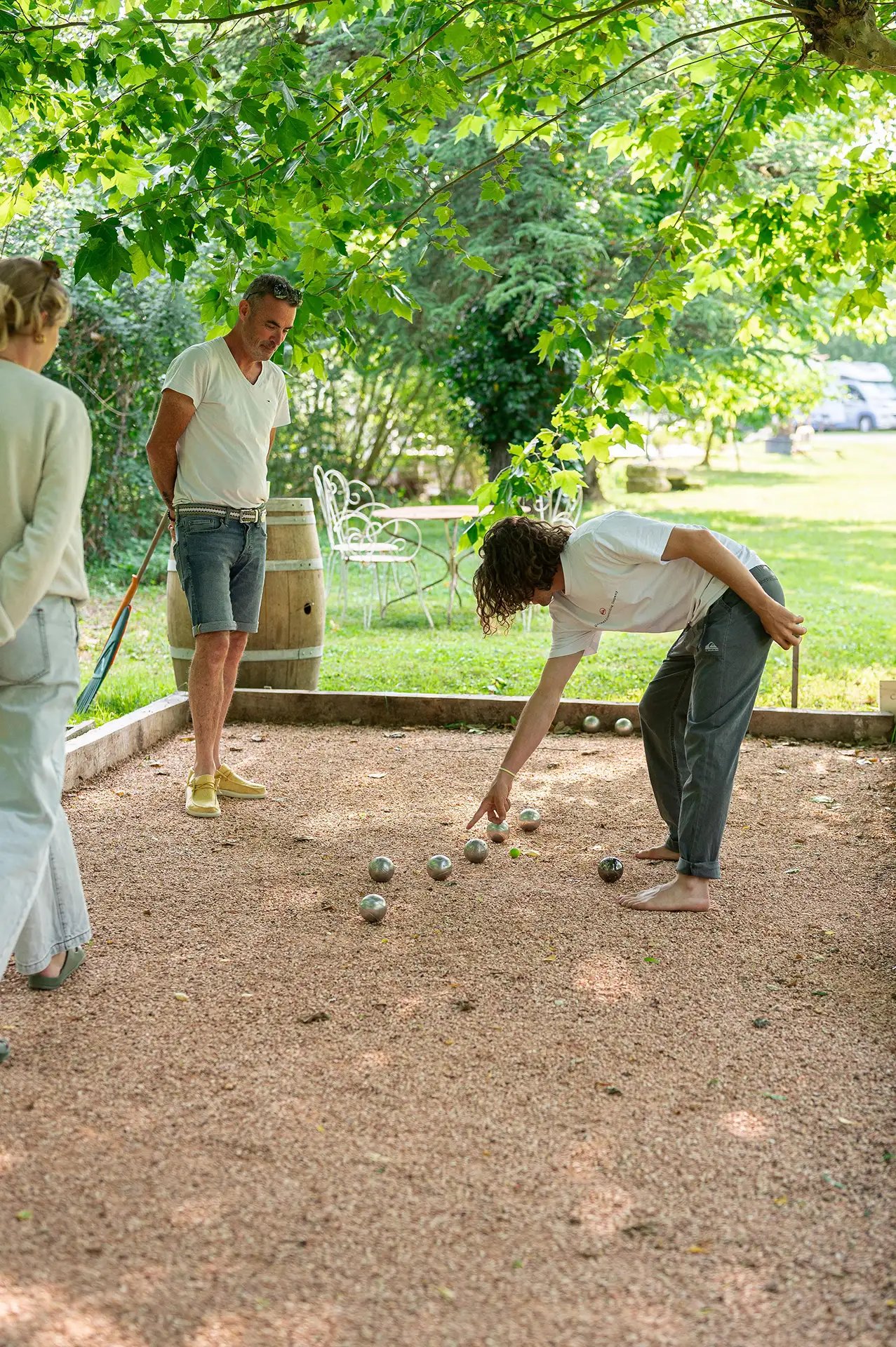 Partie de pétanque entre amis au moulin de Duras