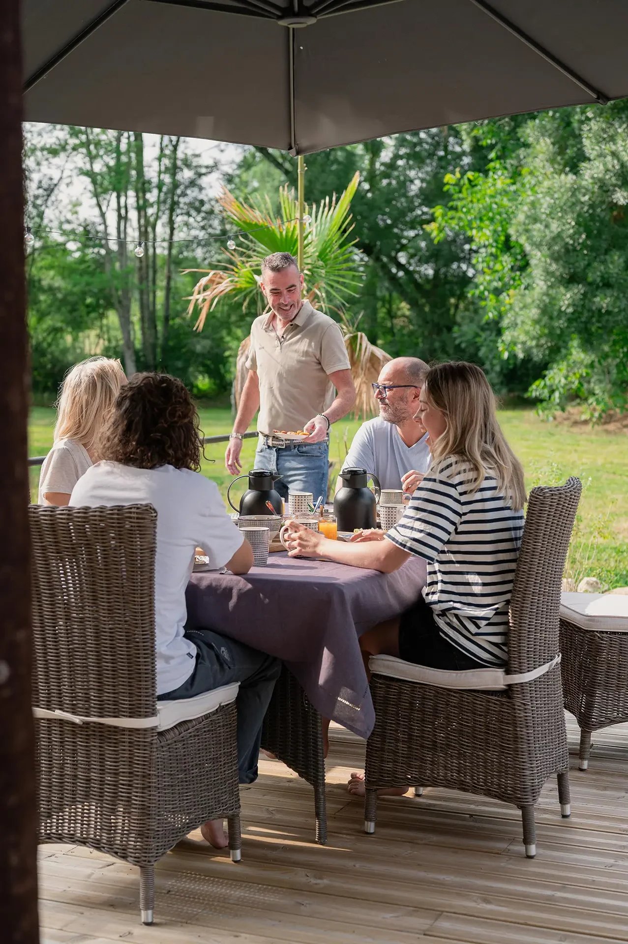 Plateau petit-déjeuner gourmand avec produits locaux du Lot-et-Garonne